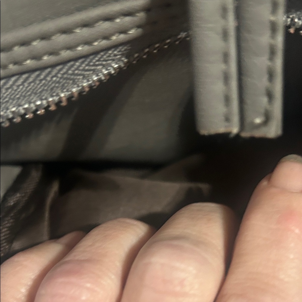 Chic Gray Women's Messenger Bag - Picture 2 of 7